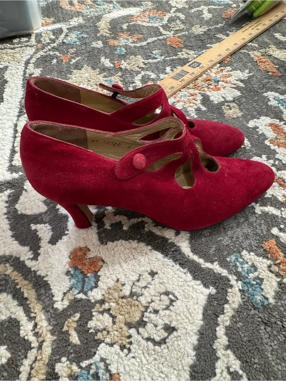 NEW Vintage Martinez Valero Red Suede Garland Heels NEEDS CAPS 6